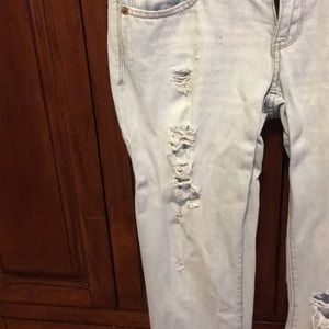 American Eagle 2r boyfriend distressed crop jeans.